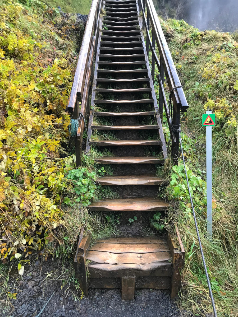 seljalandsfoss steps