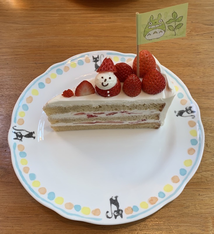 Straberry shortcake with berries of all sizes