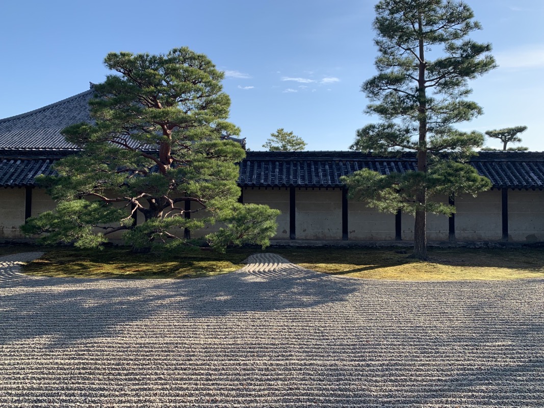 tenryu-ji rocks and wall