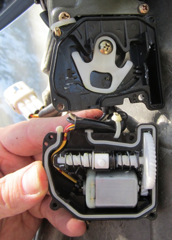 AU Falcon Central Locking Actuator Disassembled